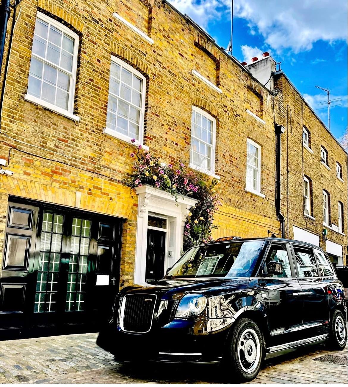 Town & Country Tours London black cab — private guided tours in an iconic chauffeured vehicle